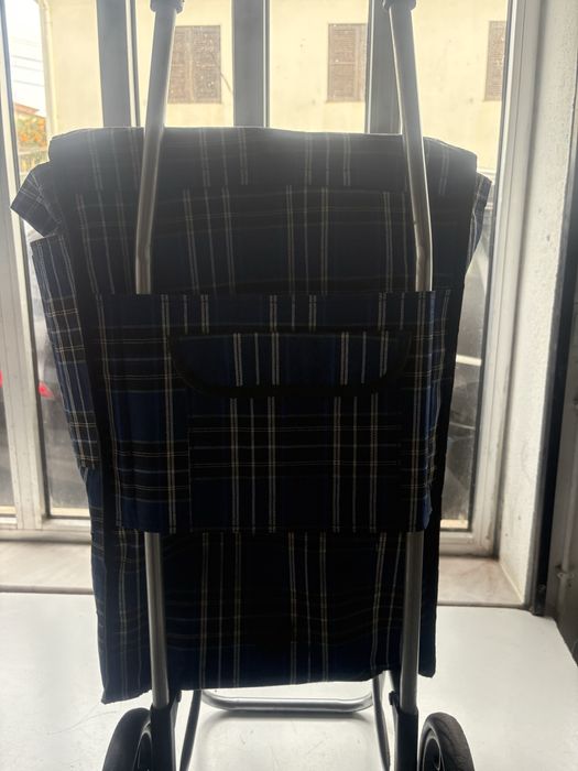 Carrinho com vários artigos tudo que está nas fotos