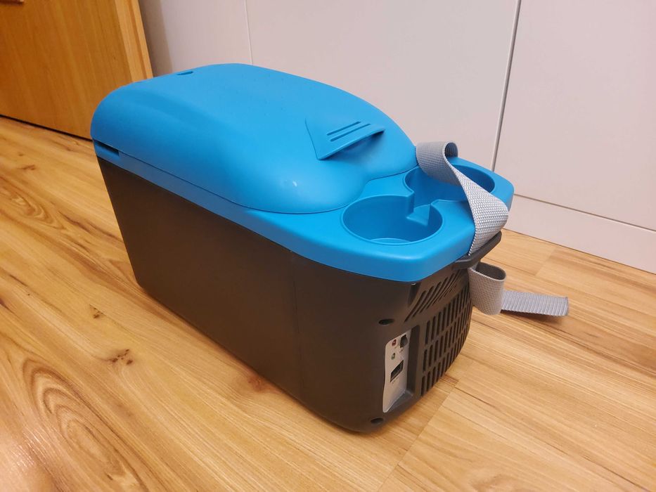 Kompaktowa lodówka samochodowa turystyczna Kremer 8L z zasilaczem