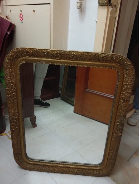 Espelho dourado antigo