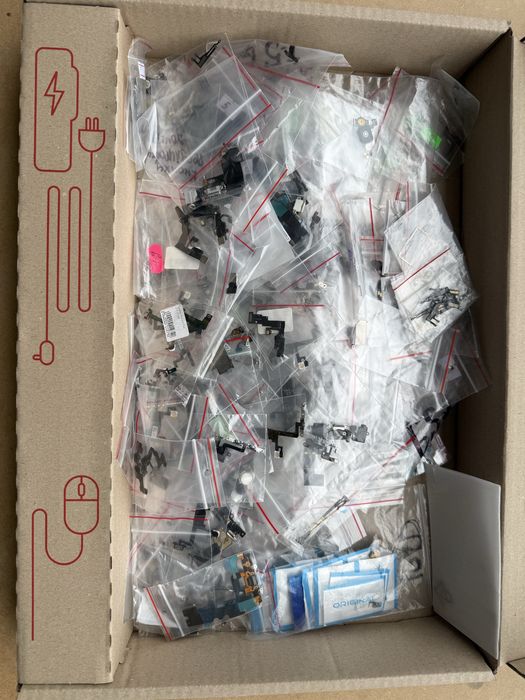 Лот запчастини для iphone 6/7/8/X