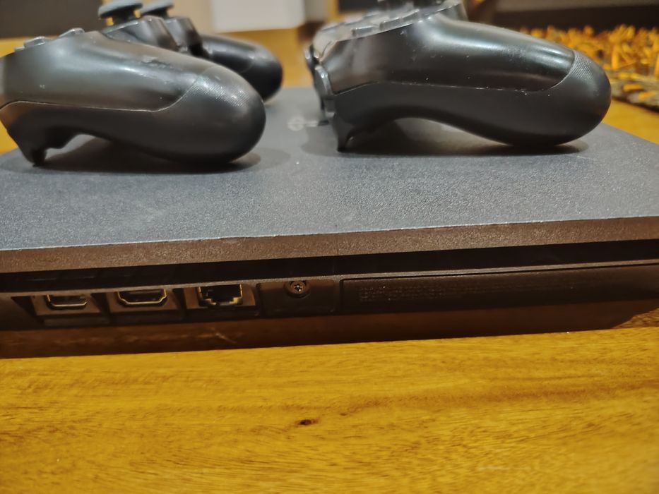 PS4 Slim 1TB 2 comandos