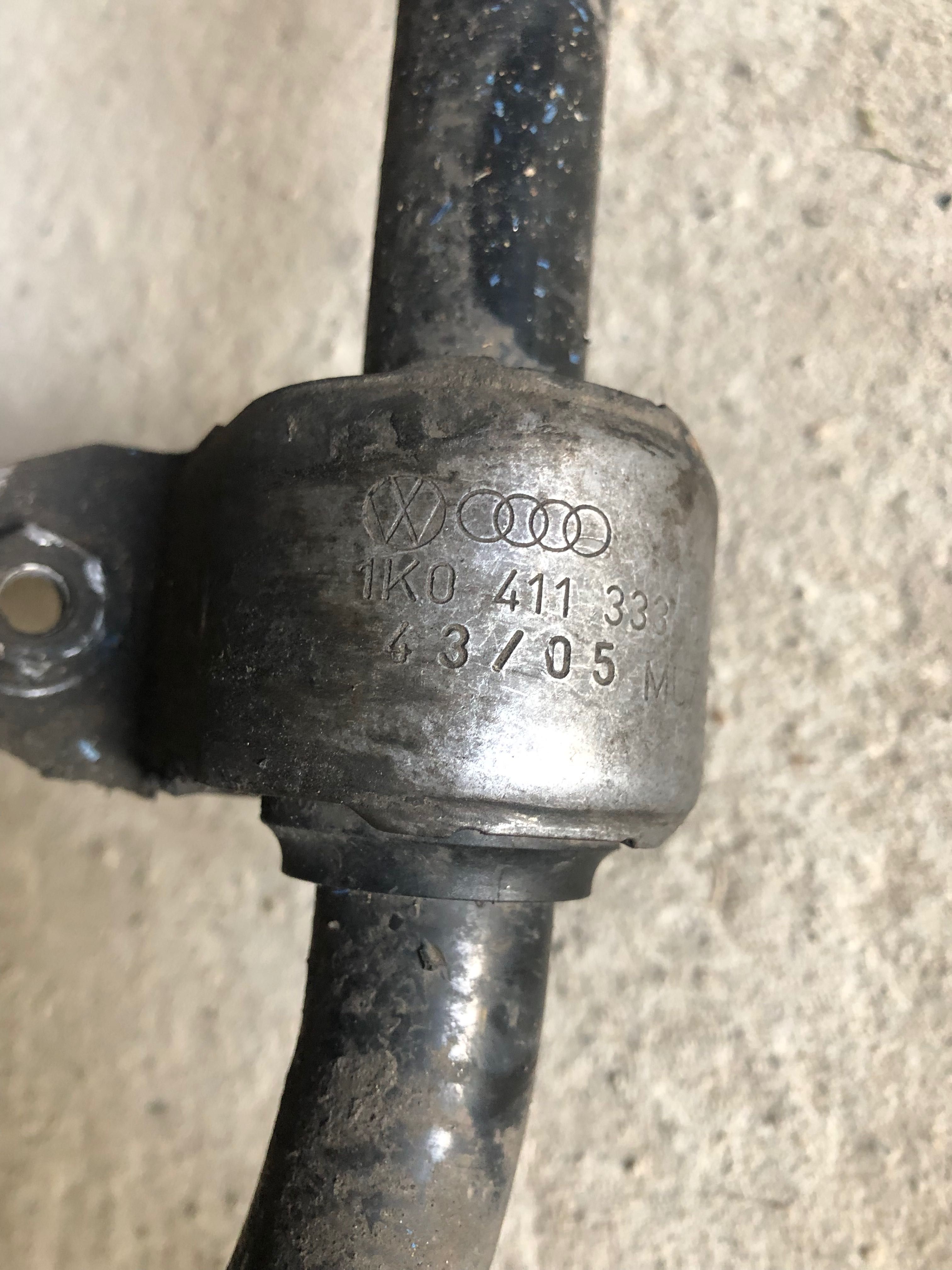 Стабілізатор передній задній пассат б6 октавія гольф 5 6 туран ауді а3