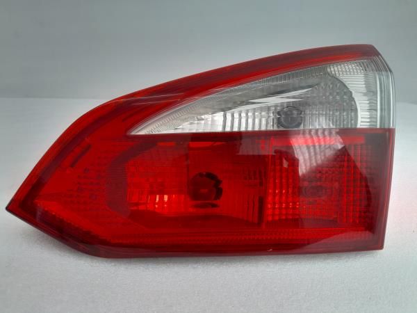 Farolim direito FORD Focus III Carrinha