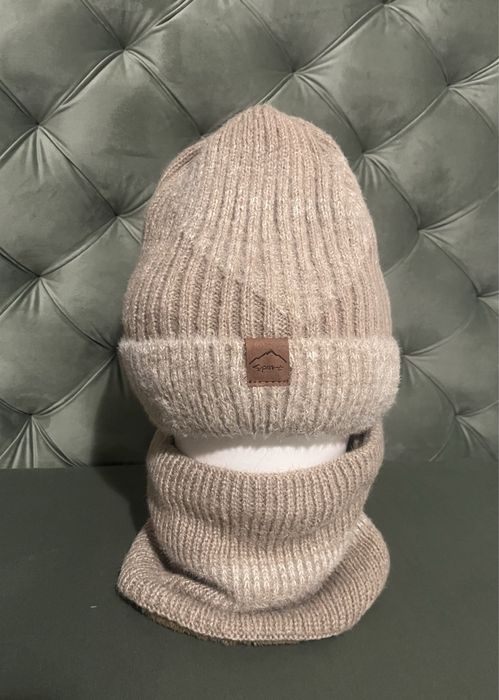 Beżowy kpl damski czapka i komin