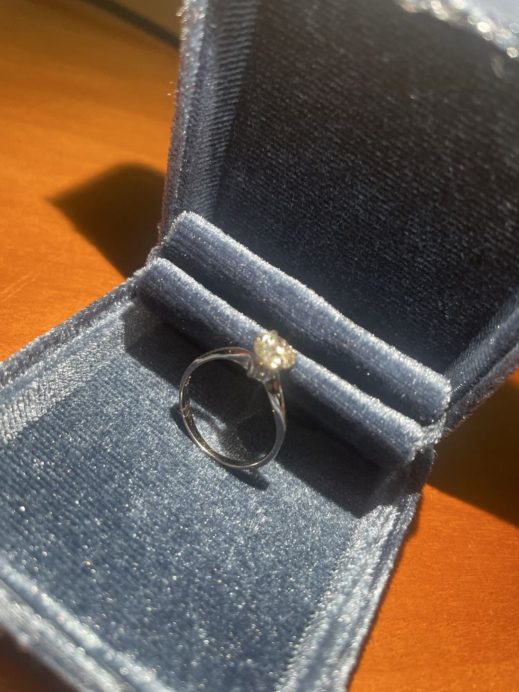Anel de noivado em ouro branco com diamante natural certificado