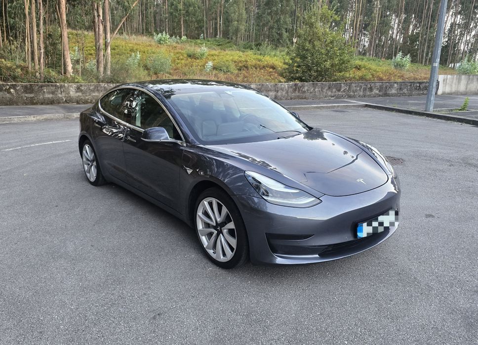 Tesla model 3 SR
