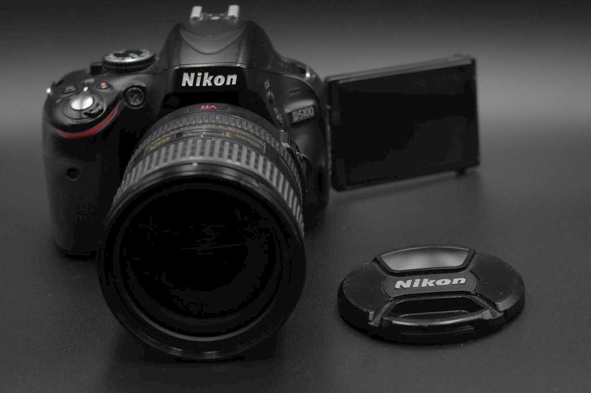 Nikon D5100 obiektyw Nikkor 18-200
