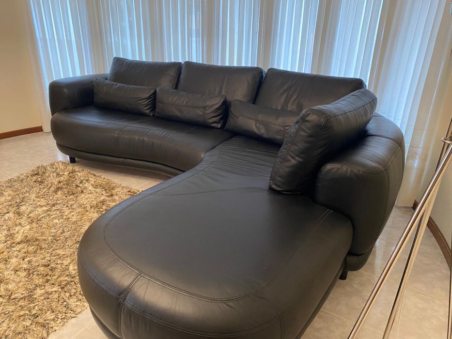 Sofa em couro preto