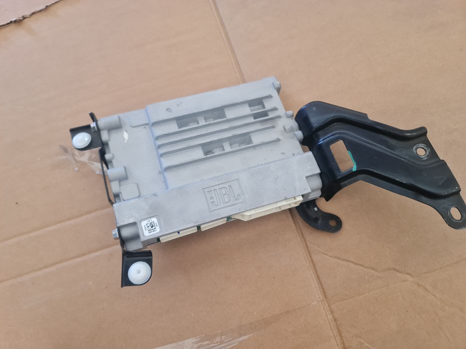 Wzmacniacz toyota chr lift JBL .