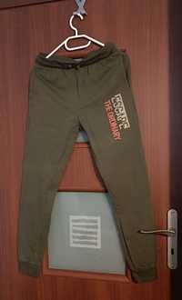 Chłopięce spodnie dresowe 2 pary roz 164 cm