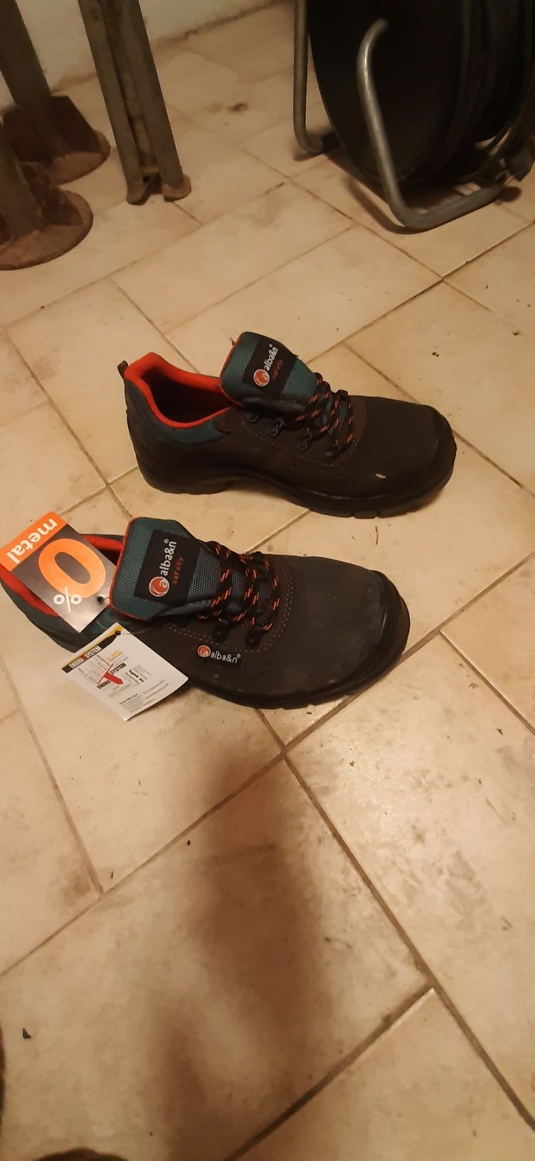 Sapatos biqueira e sola de aço N°42 NOVOS