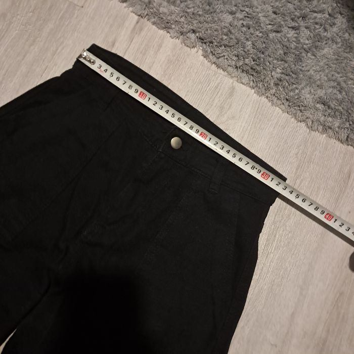 Damskie jeansy czarne z wysokim stanem i z sześcioma kieszeniami