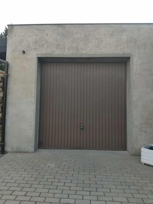 Brama garażowa ogrodowa