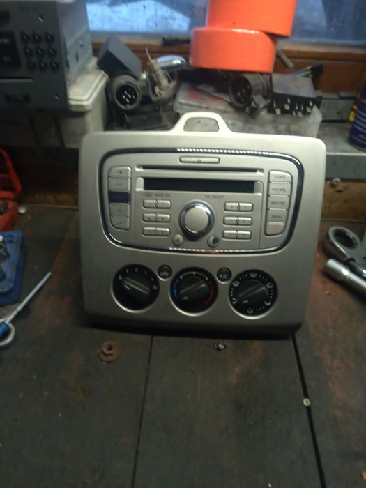 Ford Focus MK2 lift radio panel