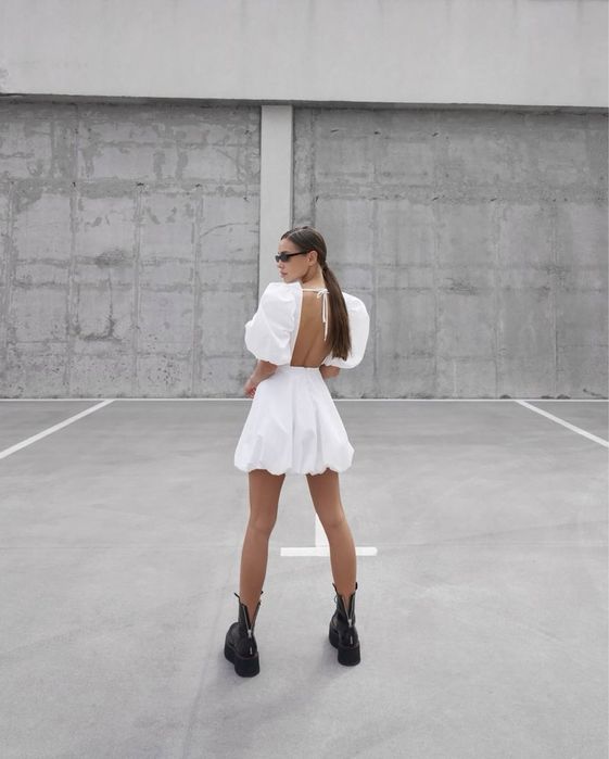 Сукня з відкритою спинкою