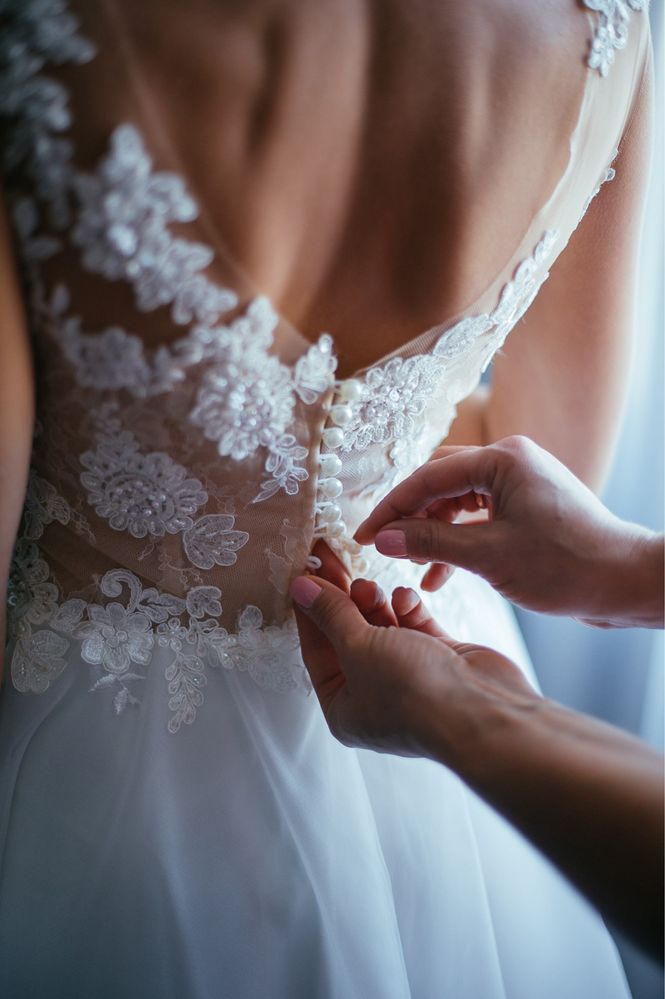 Сучасна весільна сукня в ідеальному стані