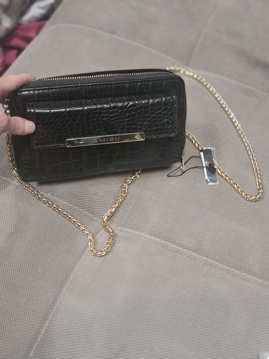 Torebka czarna złoty łańcuszek