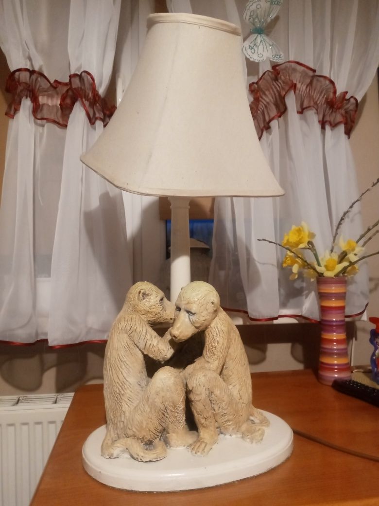 Lampka nocna z malpami