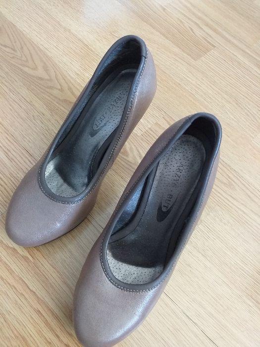Buty jasny brąz rozm. 37