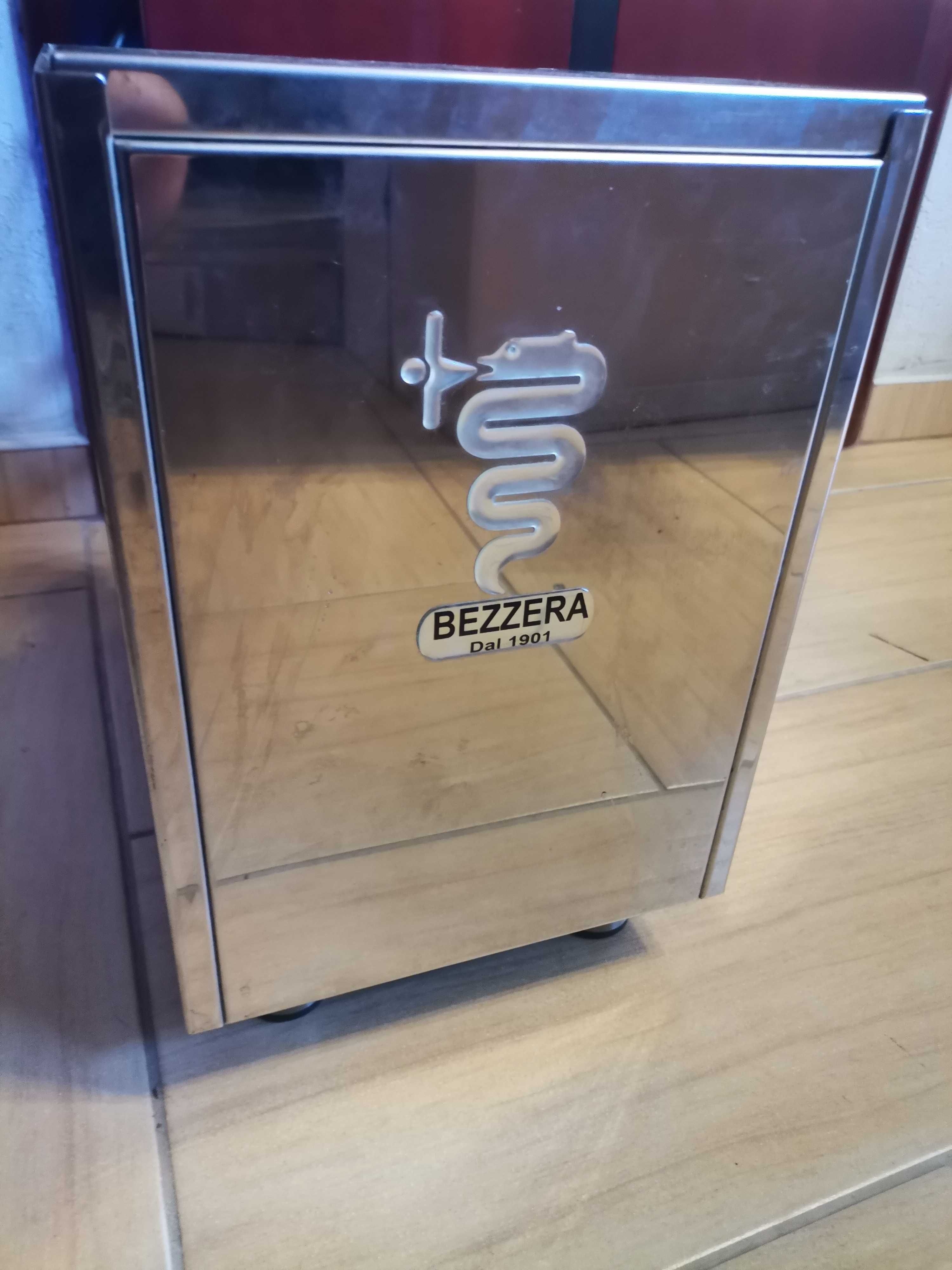Ekspres do kawy Bezzera BZ07. Spieniacz.