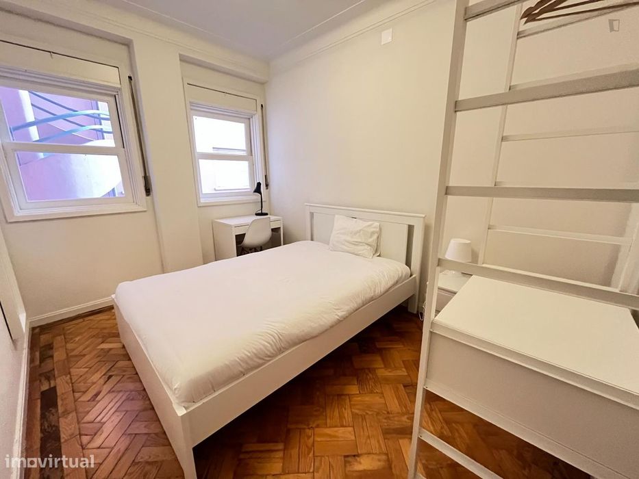 554233 - Quarto com cama de casal em...