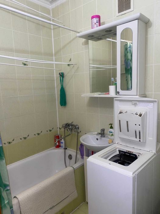 Продається 2х кімнатна квартира по пр. Відродження в хорошому стані.