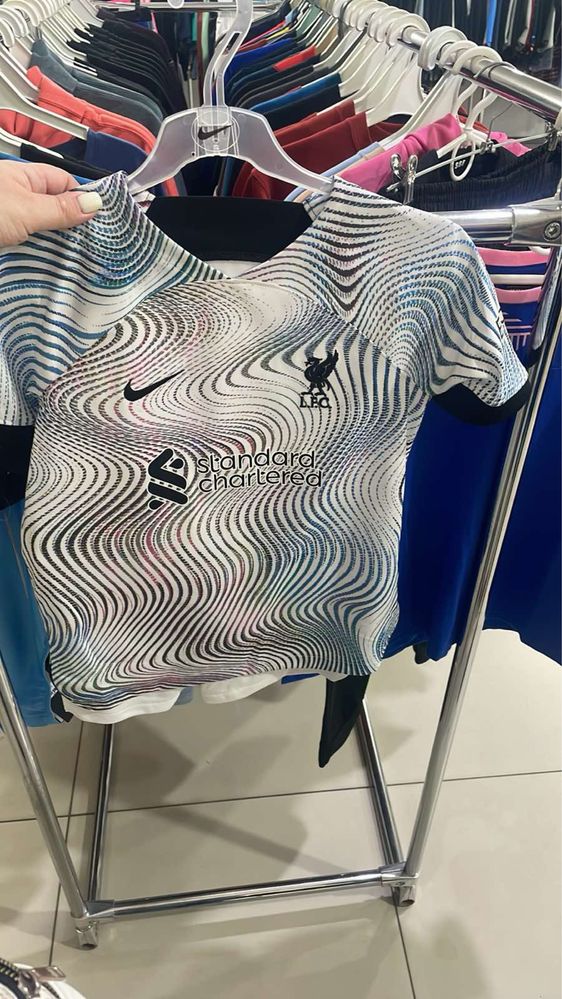 Футбольна форма Nike Liverpool