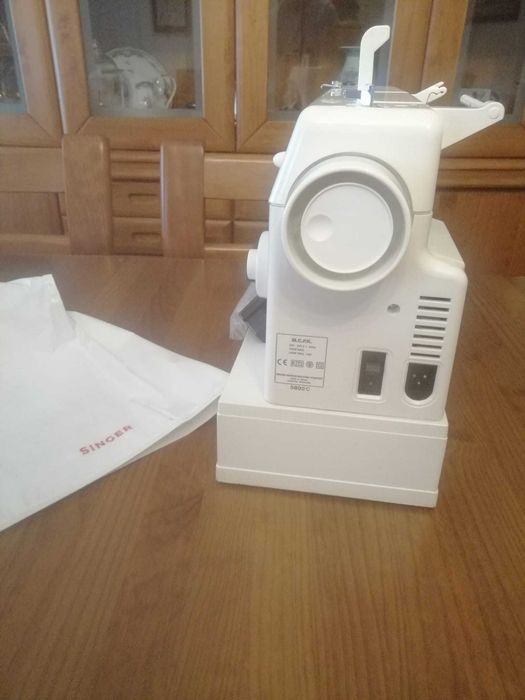 Máquina de costura portátil Singer como nova