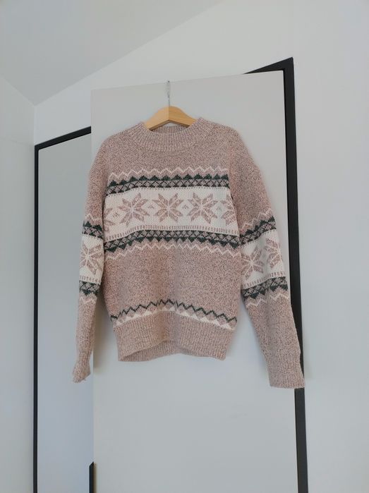 Sweterek r.140, ciepły, piękny wzór, pudrowy róż, bdb