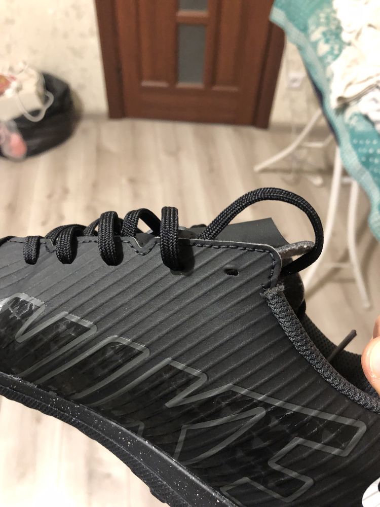 Продам бутси, сороконожки Mercurial Vapor