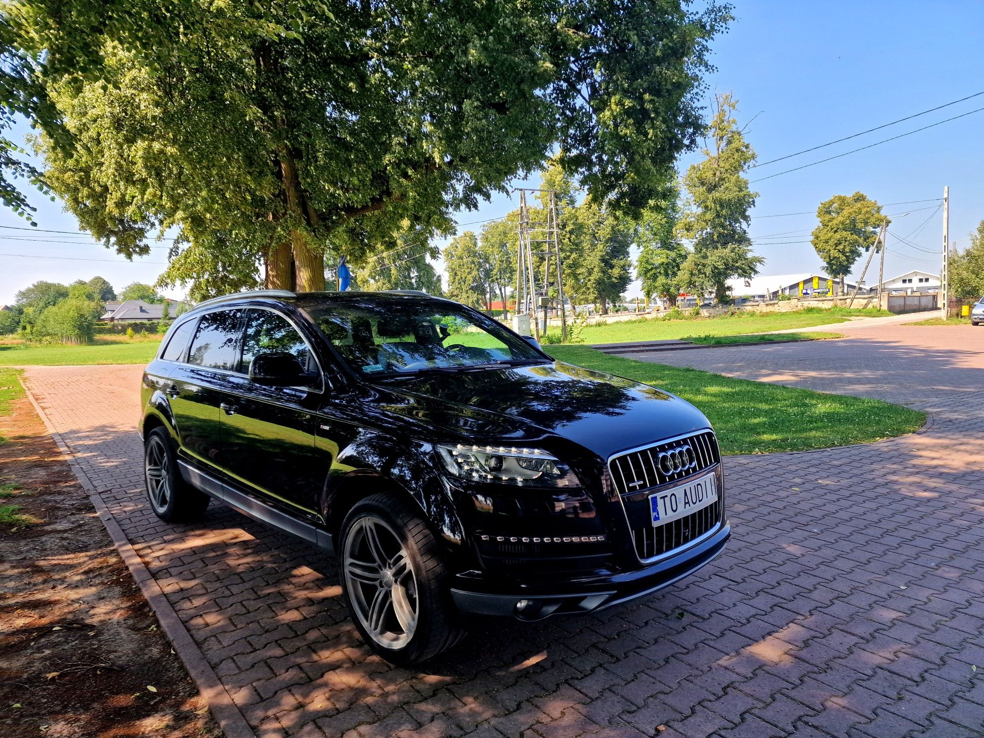 Audi q7 
Wynajem do Wożenia do Ślubu . 
Cena od  200 Złotych