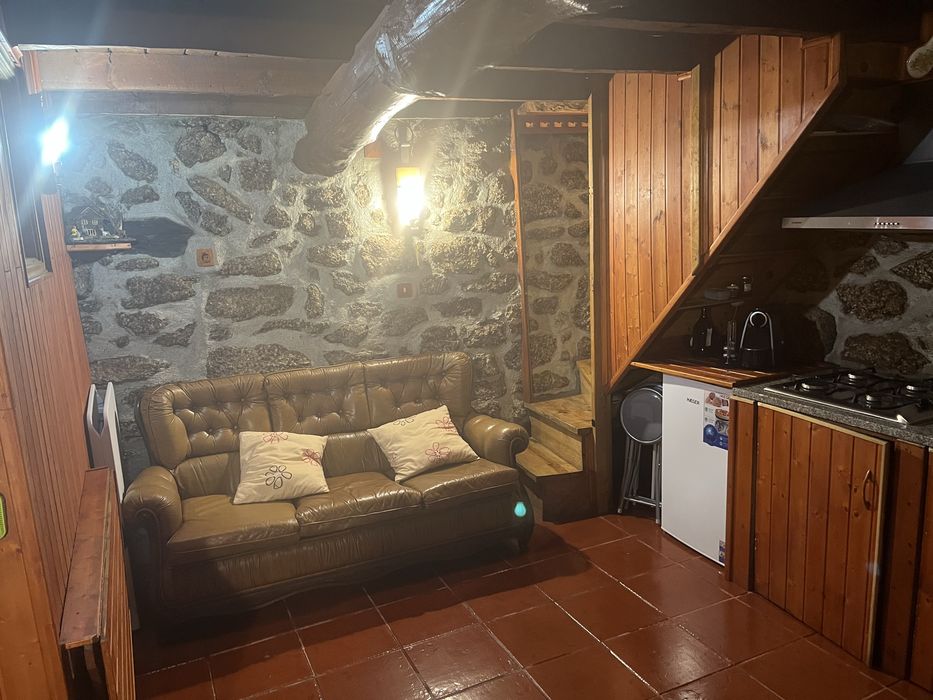 Casa de pedra e madeira toda restaurada.