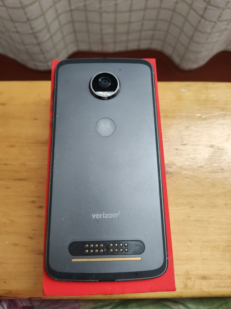 Motorola Z2 play