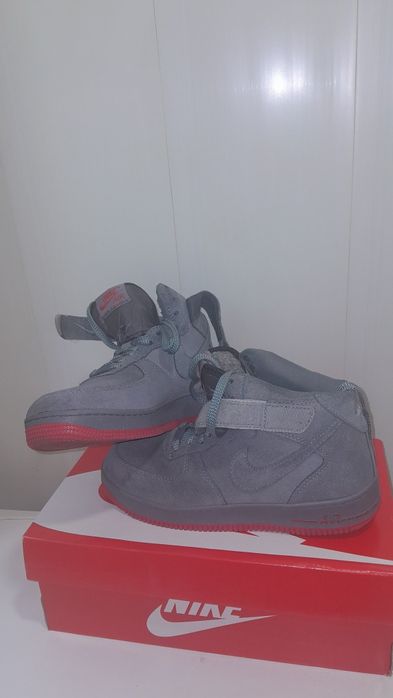 Тёплые кроссовки  Nike