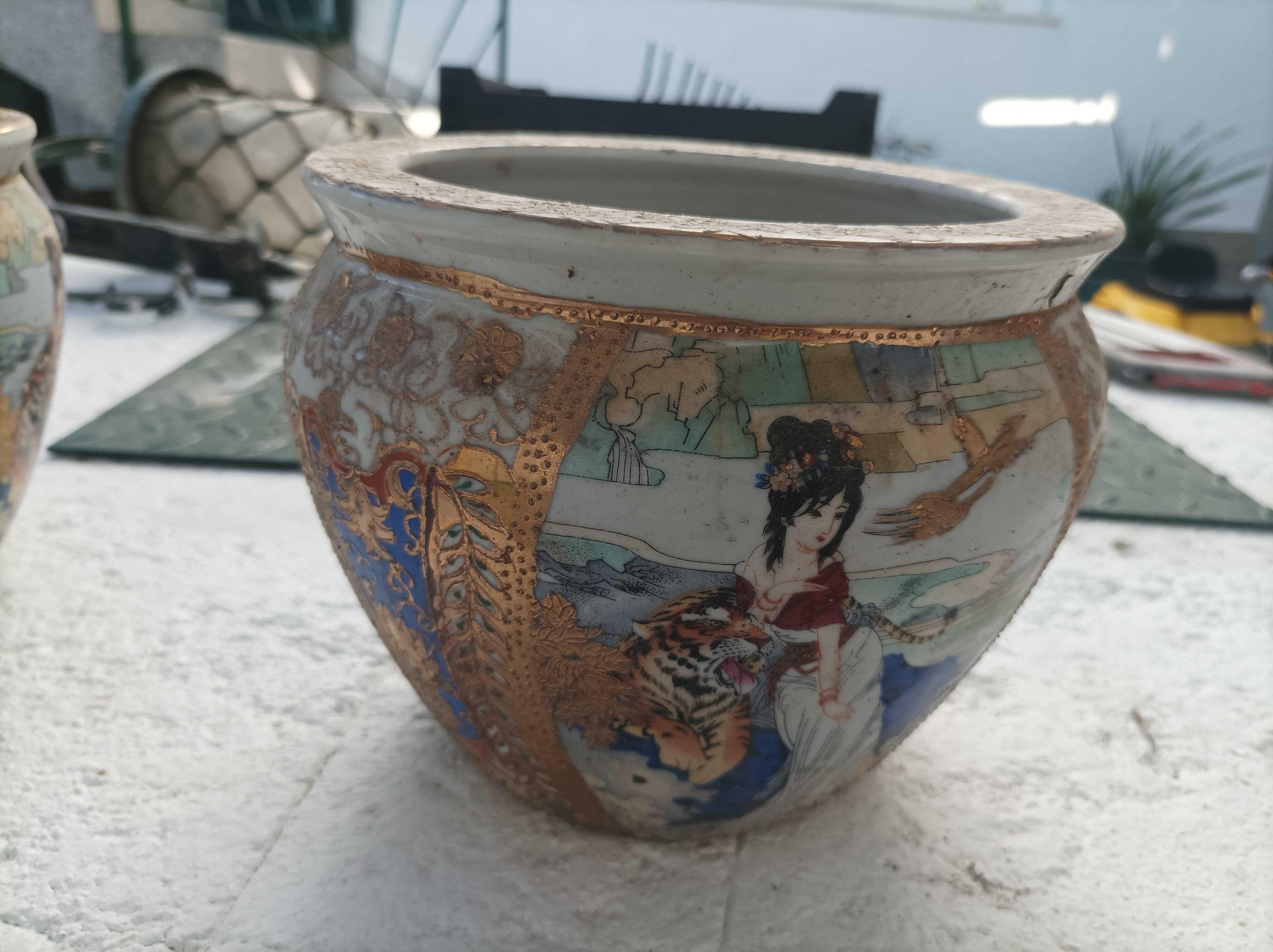 Vasos de louça antigos
