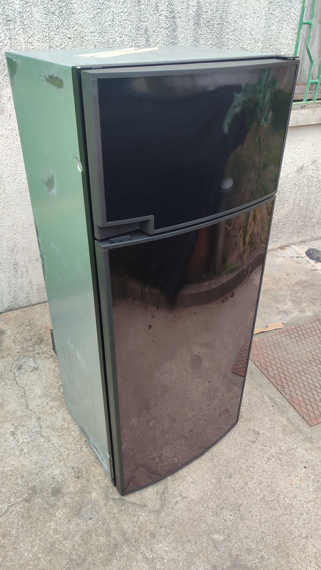 Frigorífico trivalente Dometic RMD 8505 automático