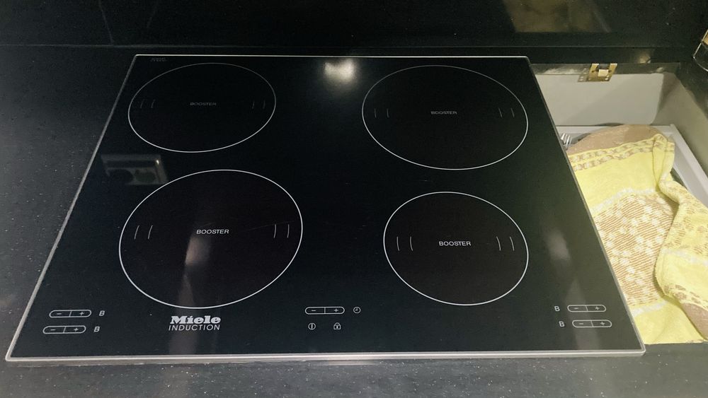 Placa Miele KM 5731 de inducção com as 4 zonas boster