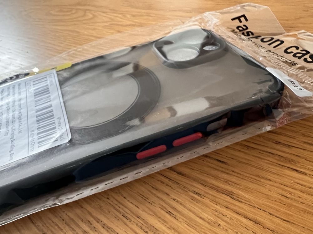 Nowe oryginalnie zapakowane etui do iPhone 15