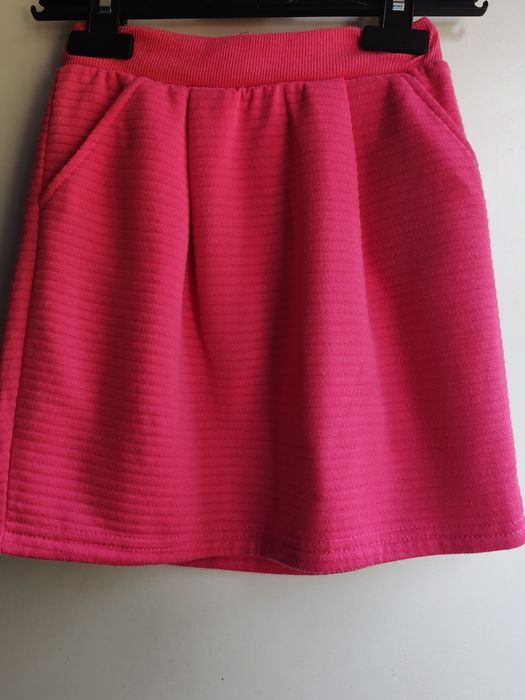 Spódniczki mini zestaw różowa z kieszeniami i szara w groszki 122