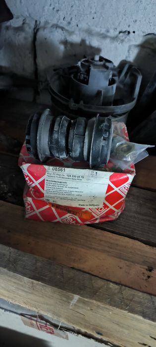 Пильник задньої ступиці на 124