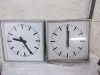 Stary oryginalny zegar dworcowy kolejowy kwadratowy