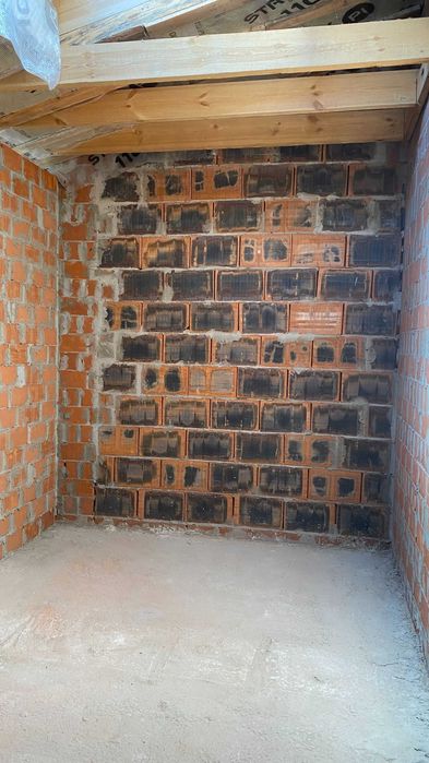 Продається 4-кімнатна квартира в новому малоквартирному будинку.