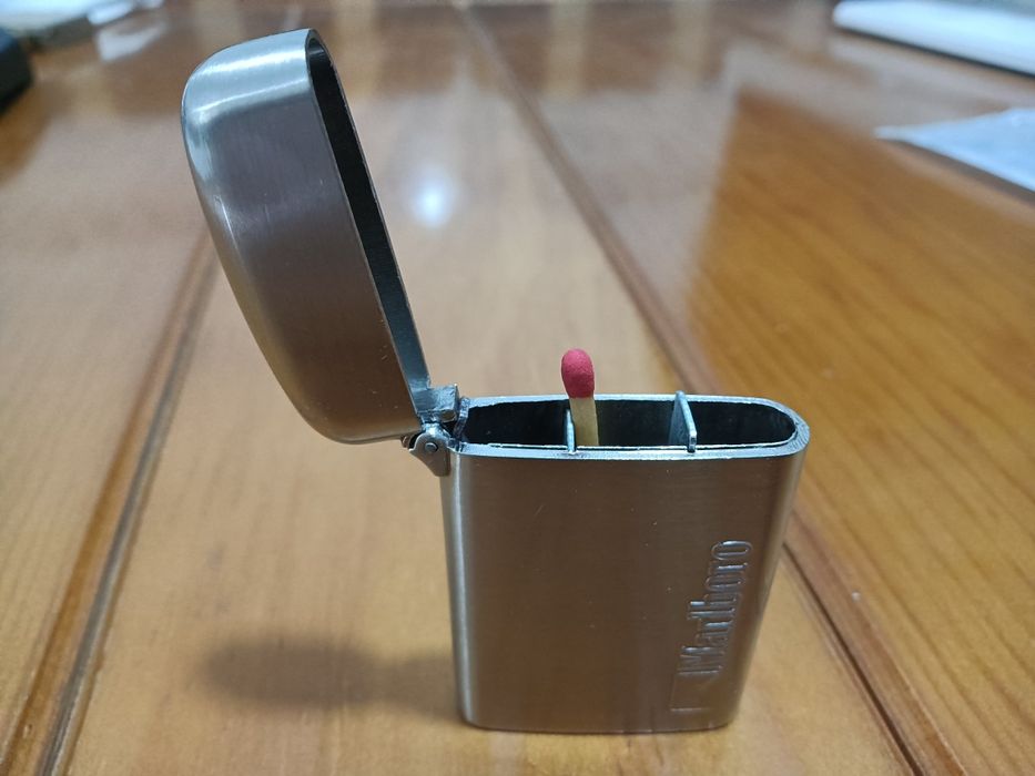 Caixa de alumínio Marlboro para fósforos
