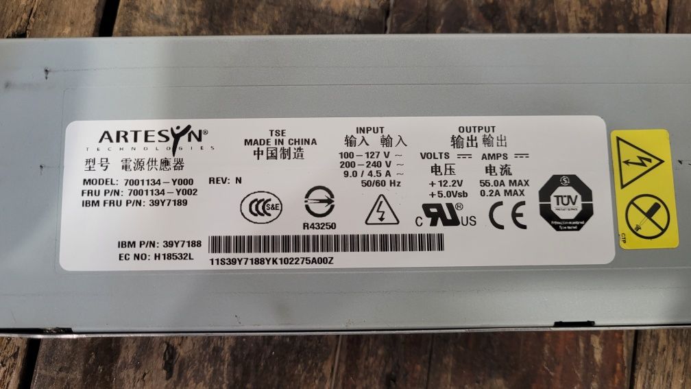 Блок питания ARTESYN 670W.
