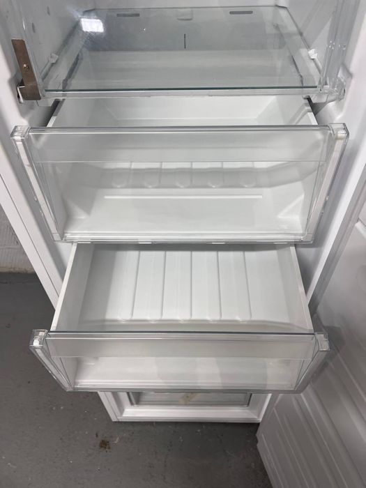 Морозильна камера Bauknecht CV292W