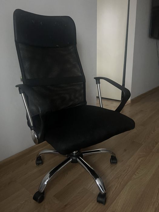 Стільці офісні  в хорошому стані