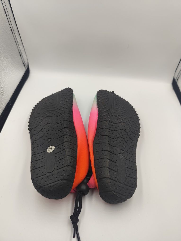 NOWE Damskie wielokolorowe buty do chodzenia w wodzie rozmiar 35