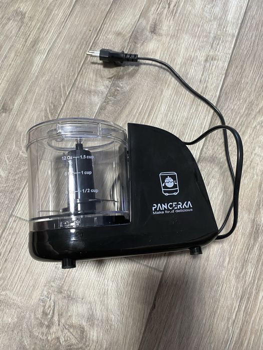 Подрібнювач електричний , блендер  , супер для дитячого харчування