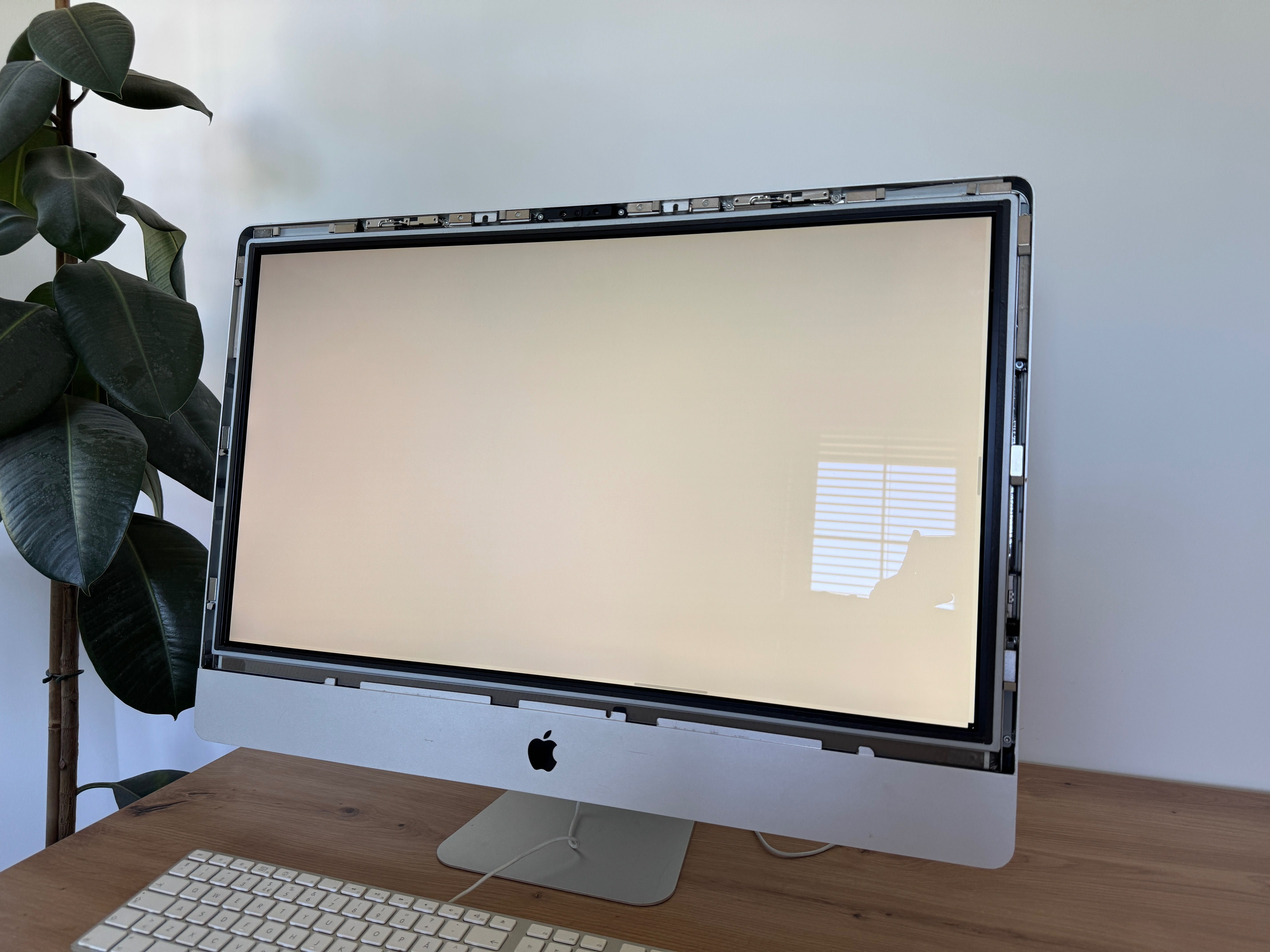 iMac 27" mid 2010 i3 3.2GHz 4/250GB Apple komputer