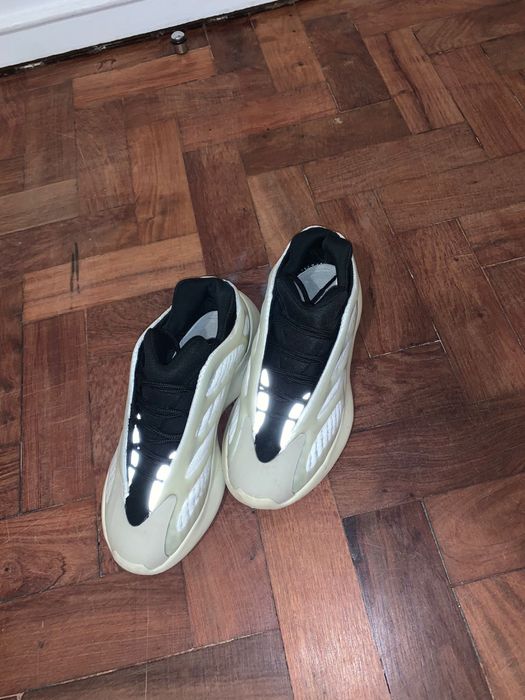 Adidas Yezzy Boost 700